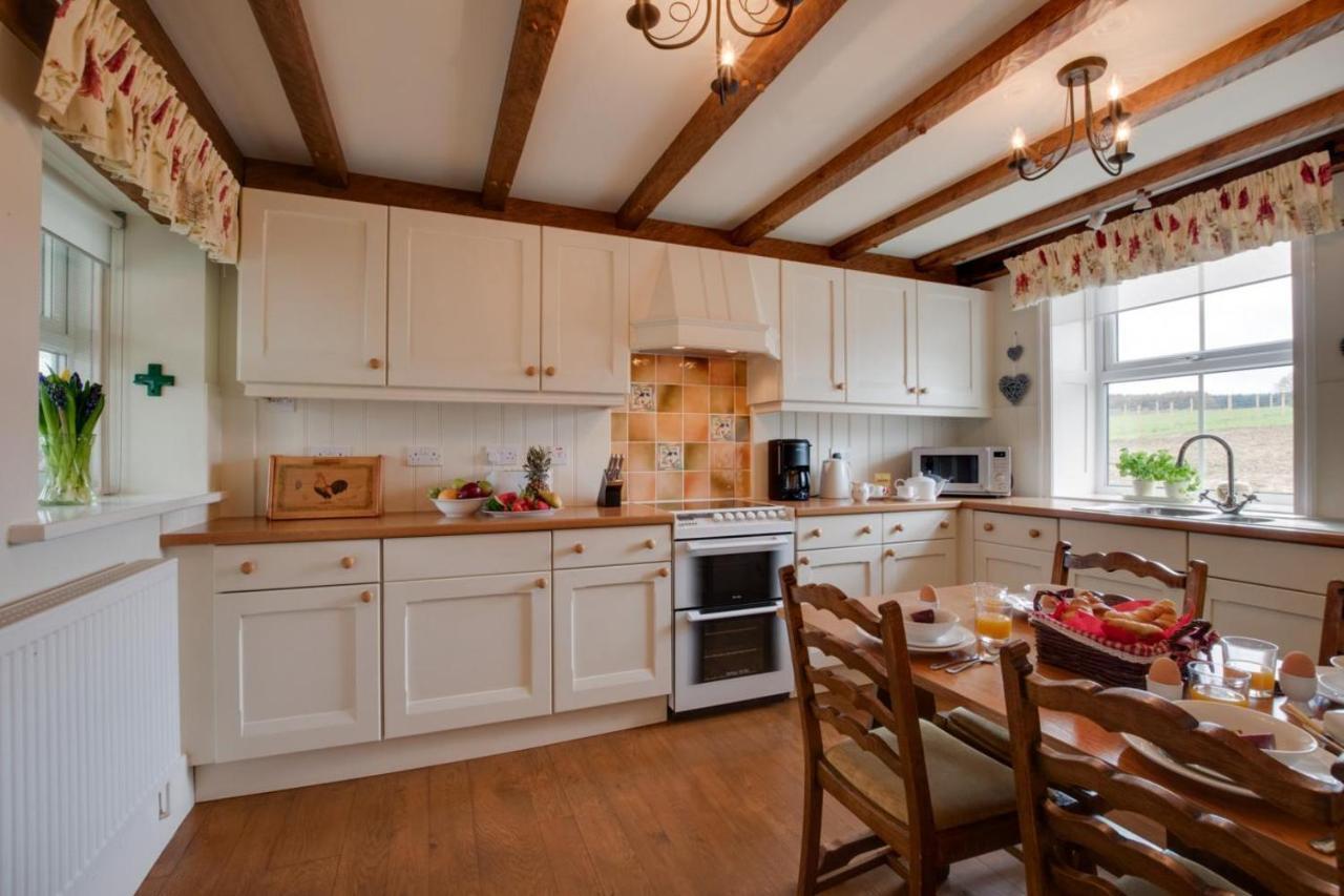 Middlehead Cottages Pickering Esterno foto